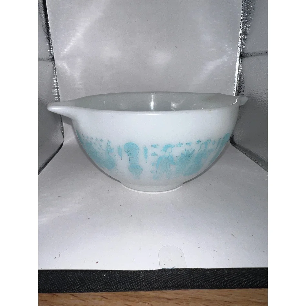 Pyrex Butterprint Cinderella Mixing Bowl 441 Turquoise White 1.5 Pt Vintage